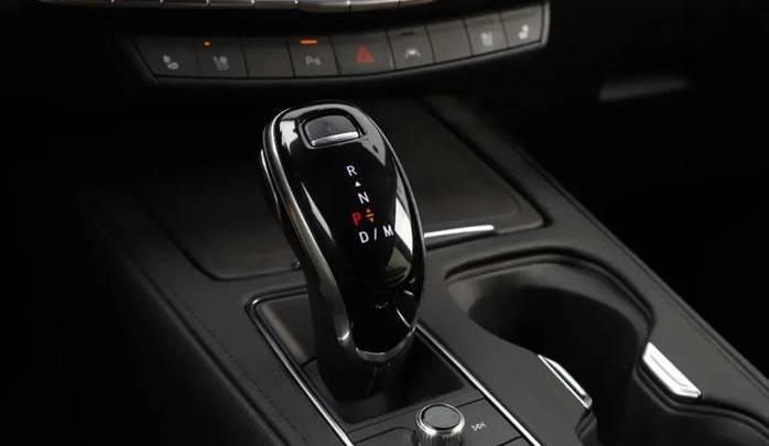 Cadillac, Cadillac XT4, superior, adventurer, Mann