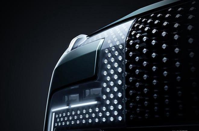 Looking up, BYD, Mercedes-Benz, Range Rover, Land Rover