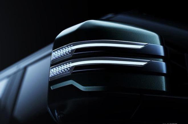 Looking up, BYD, Mercedes-Benz, Range Rover, Land Rover