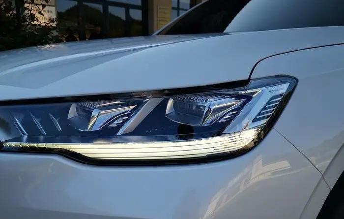 Century, Mercedes-Benz, Hyundai, Audi, Question M5