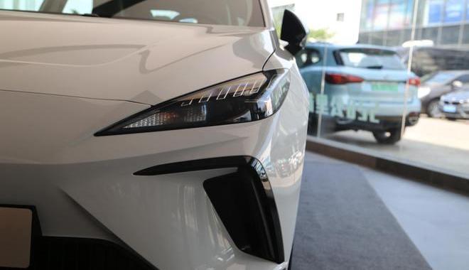 MG MULAN, dolphin, zebra, Rubik's cube, Volkswagen 