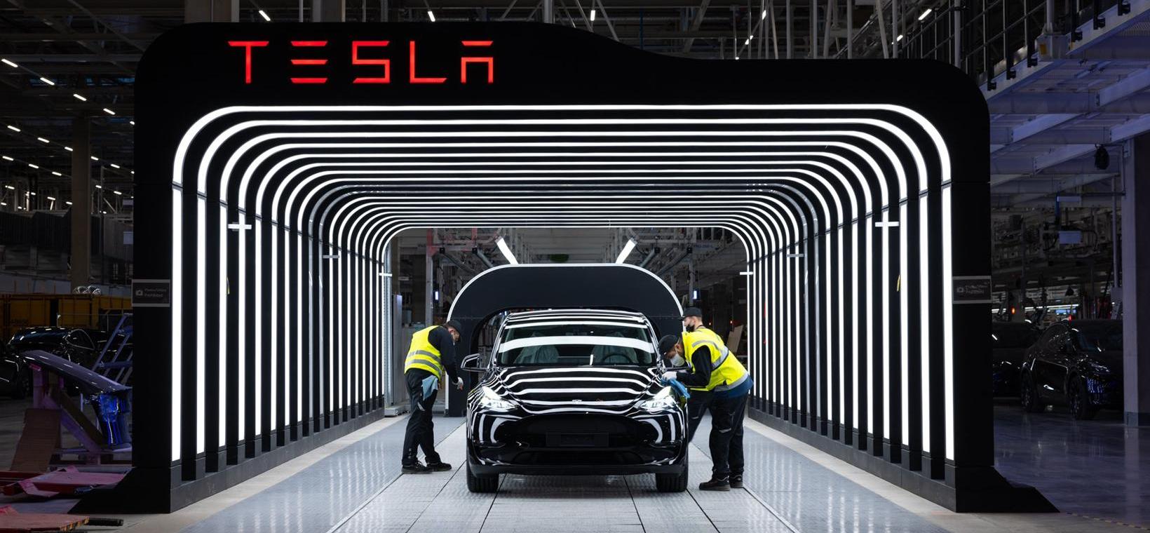 Tesla, Model Y, Nissan