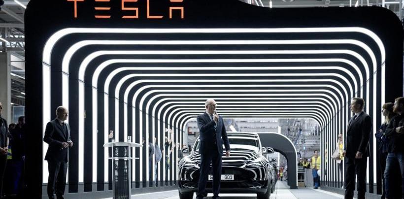 Tesla, Nissan, model y