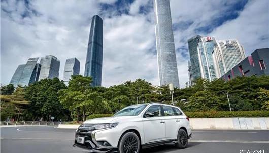 Outlander, Mitsubishi, discovered