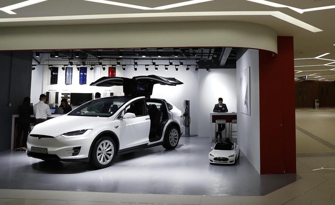 Tesla, Li ONE,Model 3, Weilai, Audi