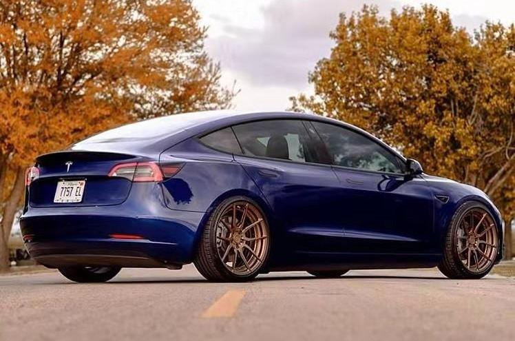 Tesla, Mercedes-Benz, Model 3