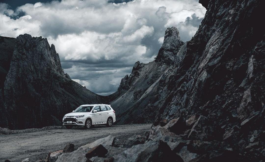 Outlander, Mitsubishi