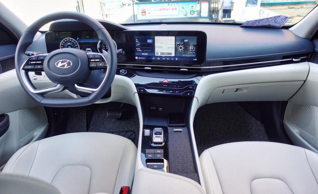 Famous map, Beijing, Hyundai, Discovery, Gun