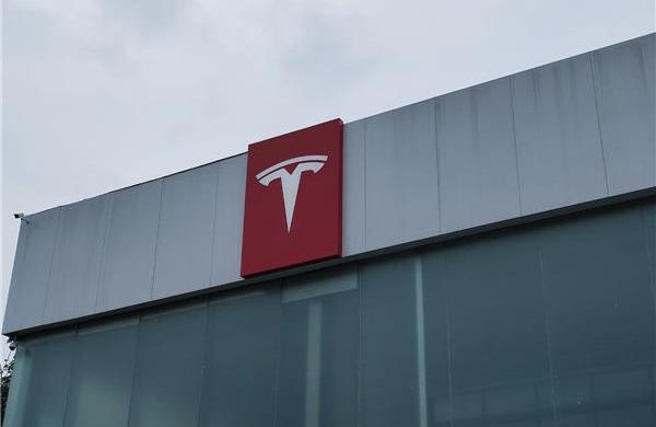 Tesla, BYD