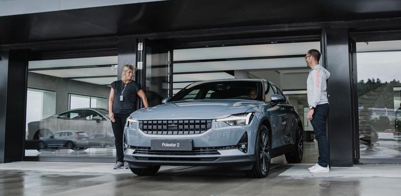 Polestar 2, Tesla 