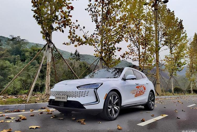 Sailisi SF5, Beijing, Dongfeng, Li ONE and Weilai