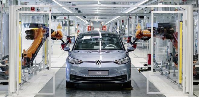 Volkswagen, Tesla, Audi, Golf, Man