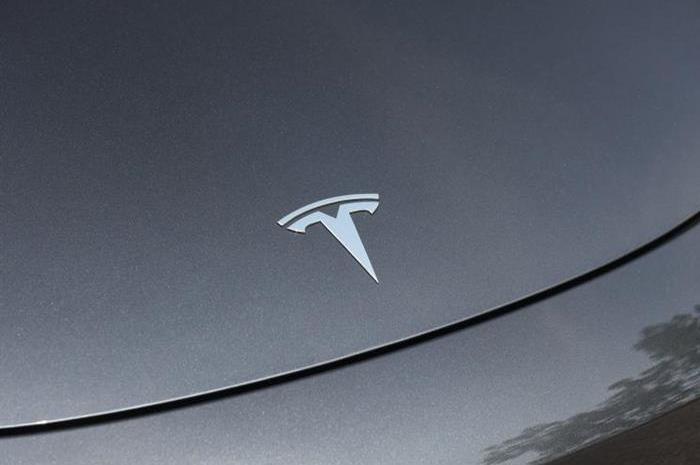Tesla, Model 3, Hyundai, Paris, Porsche