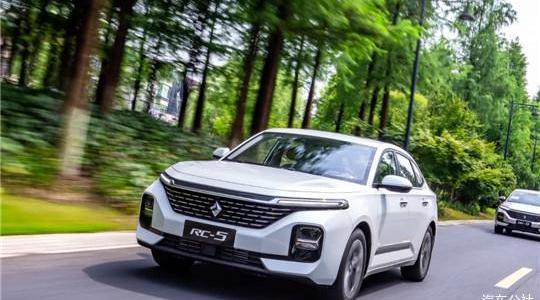 Baojun, Yidong, Emgrand, Volkswagen, Roewe i5