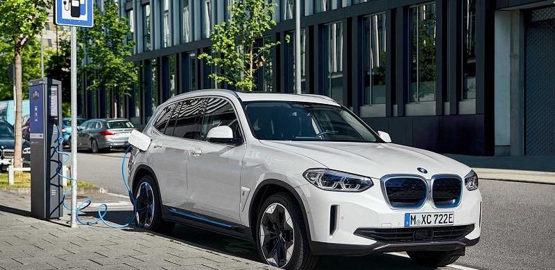 BMW, Tesla