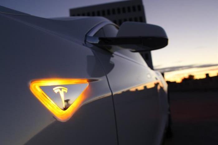 Tesla, Ford