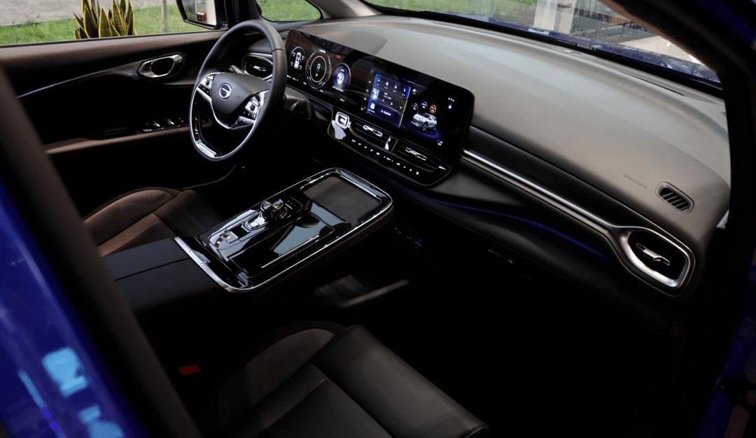 Weilai, Mercedes-Benz, Geometry C, Weilai EC6, Lexus
