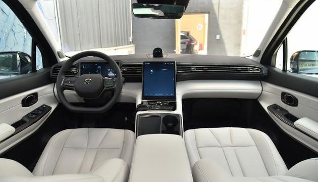 weilai, Tesla, weilai es8