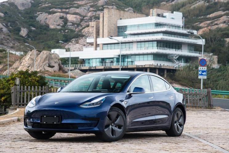 Tesla, Model 3
