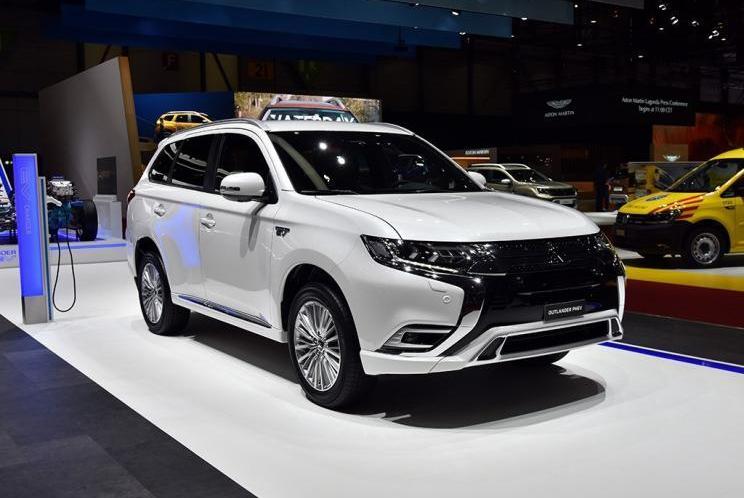 Outlander, Century, Mitsubishi