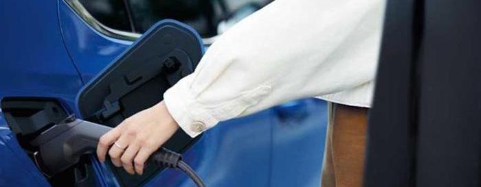 Tesla, Jaguar, Nissan, Mitsubishi, Outlander
