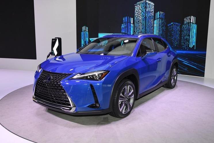 Lexus, Cadillac, Lexus UX, Lexus LS, Toyota