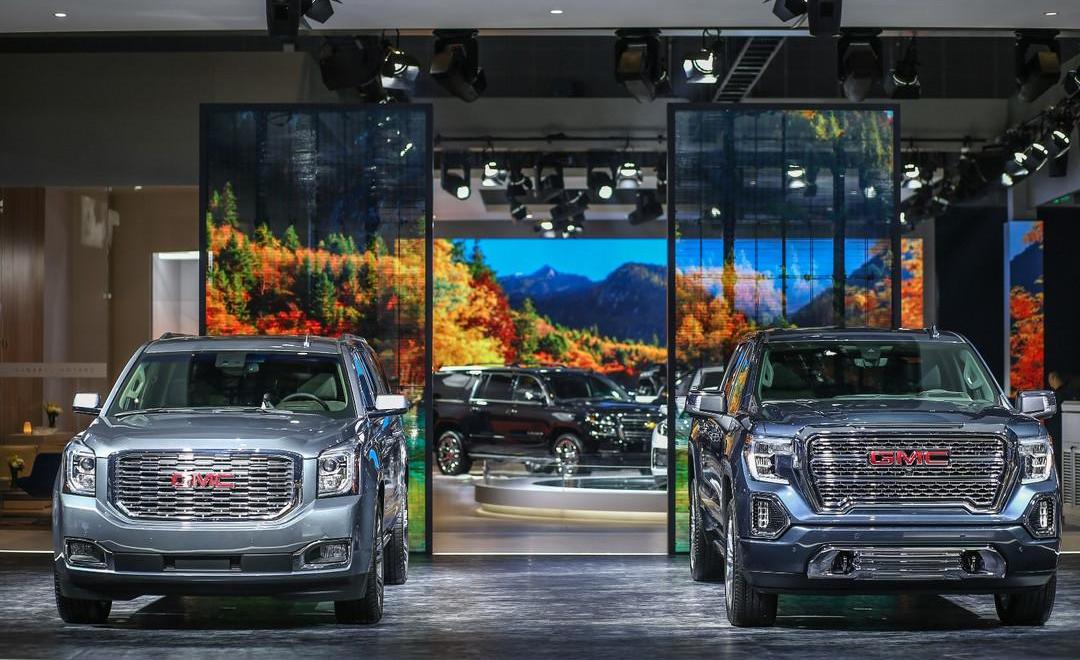 Chevrolet, GMC,Suburban, Corvette, Pioneering