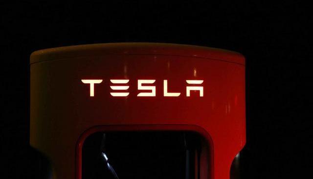 Discovery, Tesla, Model 3