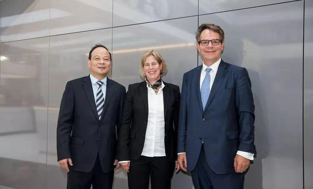 BYD, Volkswagen, BMW, Jaguar, Land Rover