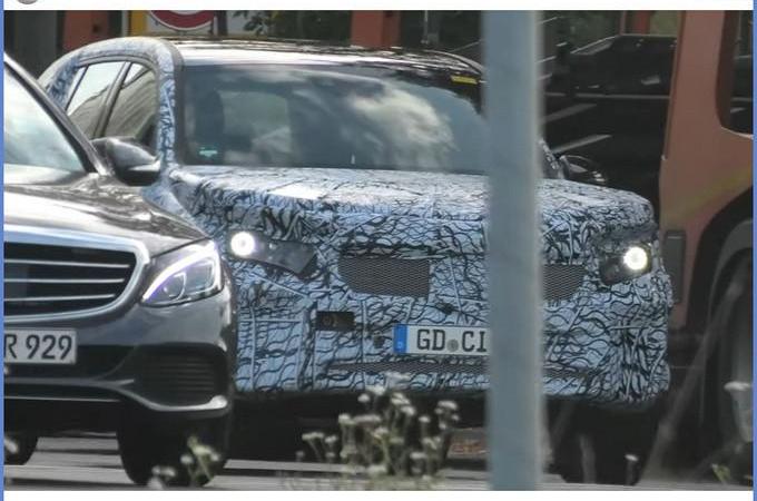 Mercedes-Benz, BMW, Mercedes-Benz GLB