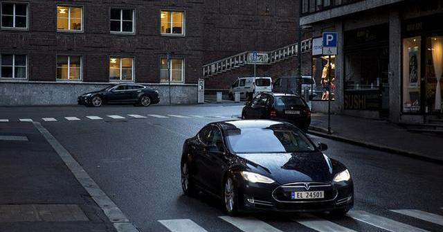 Tesla, Audi, Jaguar, Discovery, Hyundai