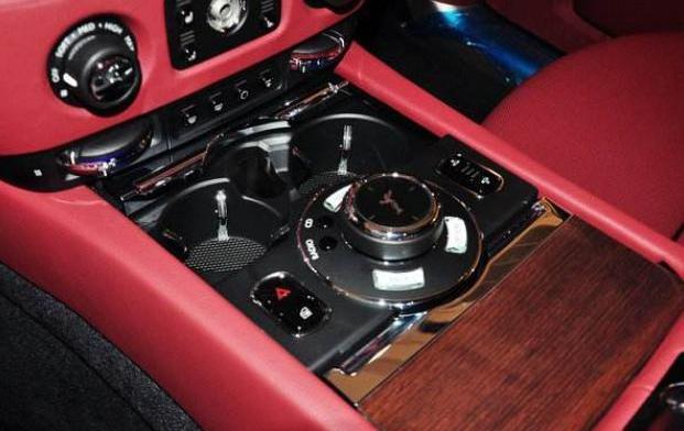Porsche, Bentley, Rolls-Royce, Discovery, Tesla
