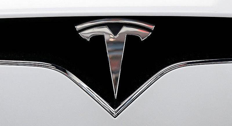 Tesla, Model 3,Model X,Model S, Porsche