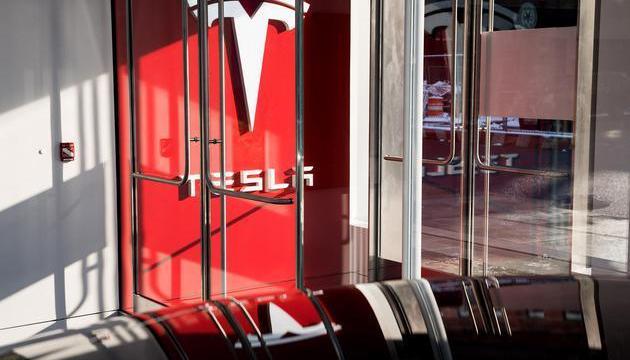 Tesla, Mann