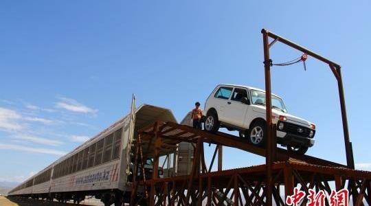 奔驰,丰田,路虎,启运