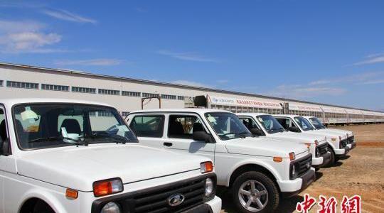 奔驰,丰田,路虎,启运