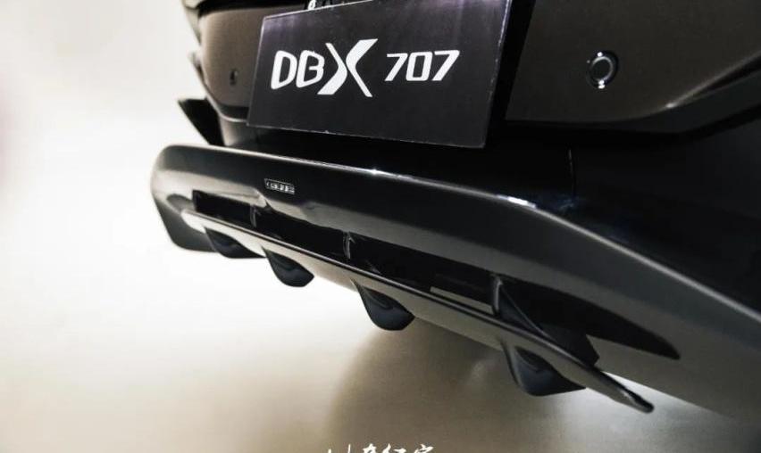 阿斯顿·马丁,阿斯顿·马丁DBX