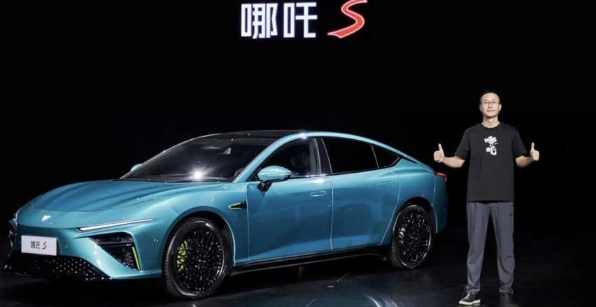 哪吒S,哪吒汽车,比亚迪,海豹,特斯拉