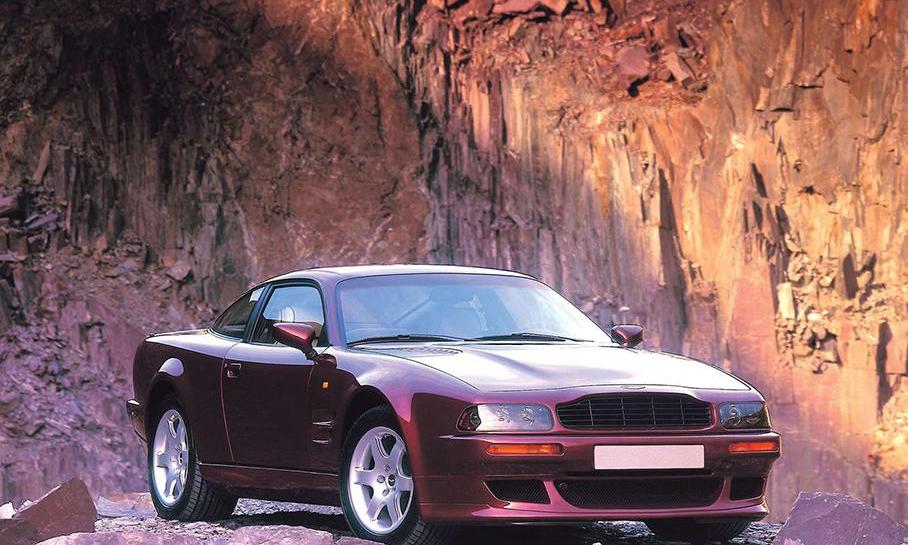 阿斯顿·马丁,V8 Vantage,法拉利