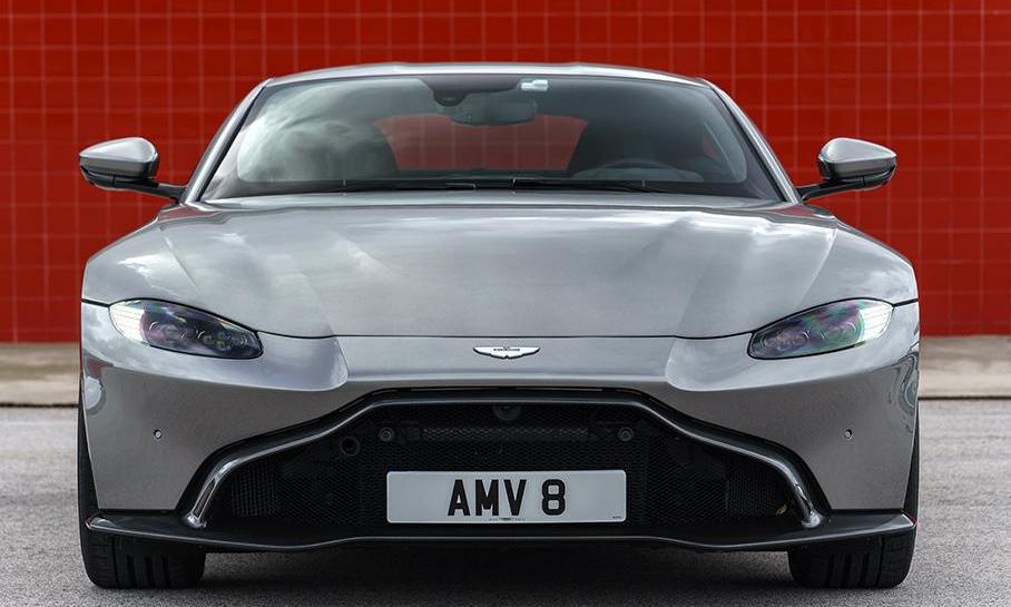 阿斯顿·马丁,V8 Vantage,法拉利