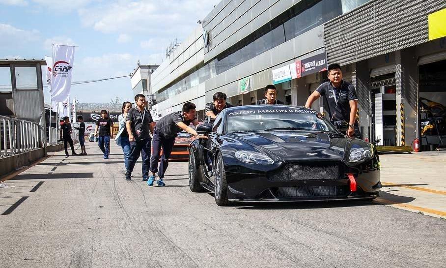 阿斯顿·马丁,V8 Vantage