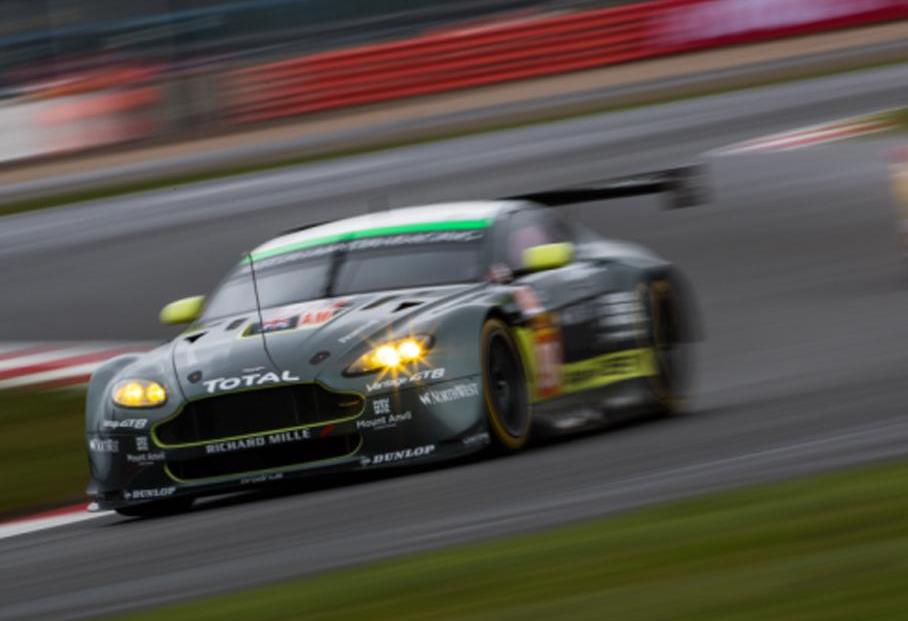 阿斯顿·马丁,V8 Vantage,保时捷,福特,法拉利