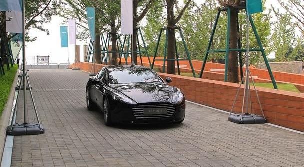 阿斯顿·马丁,V8 Vantage,发现