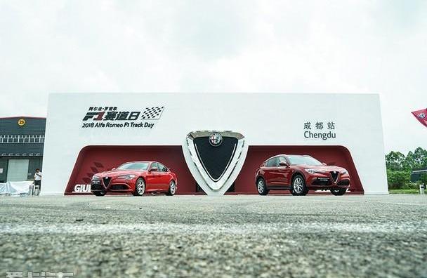 阿尔法·罗密欧,Giulia,法拉利,炮