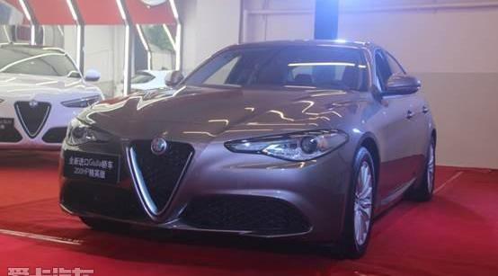 玛莎拉蒂,阿尔法·罗密欧,Giulia,理念,Quattroporte