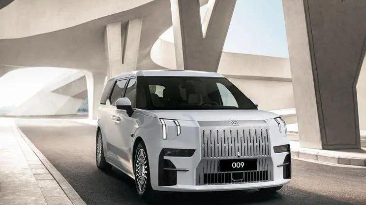 极氪,埃尔法,雷克萨斯,雷克萨斯LM