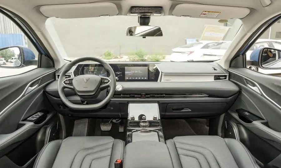 哪吒U,魅影,哪吒汽车