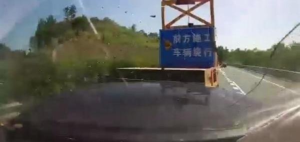 理想ONE,理想汽车,特斯拉,蔚来,小鹏