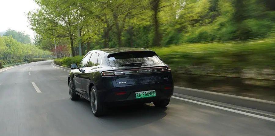 问界M5