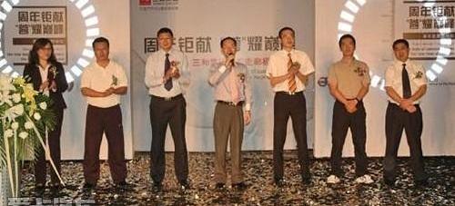 昂扬,现代